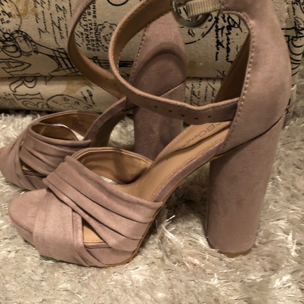 Bcbg heels sandals shoes nude  size 6
